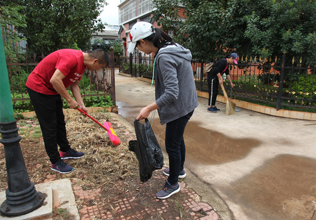 创文创卫创园 党员志愿者是先锋模范