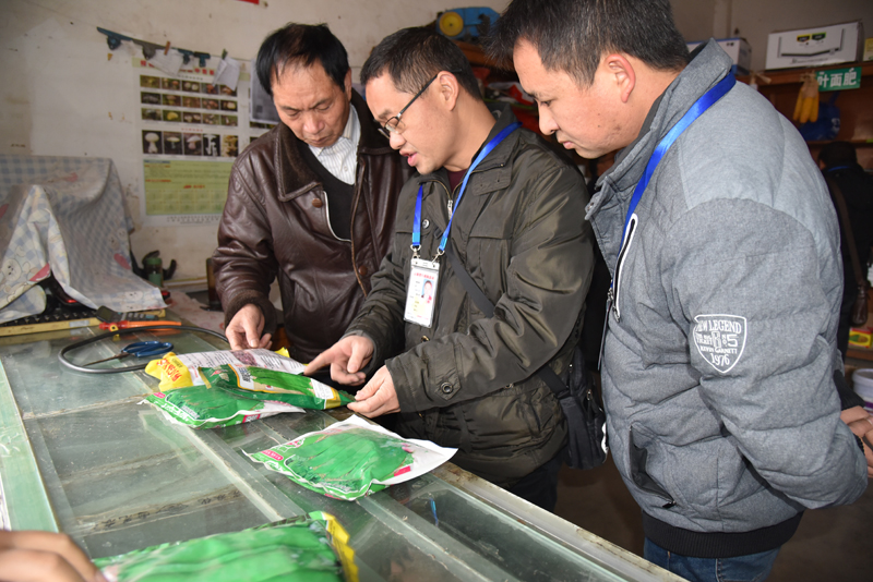县农业局开展农资市场联合执法检查 保障了春