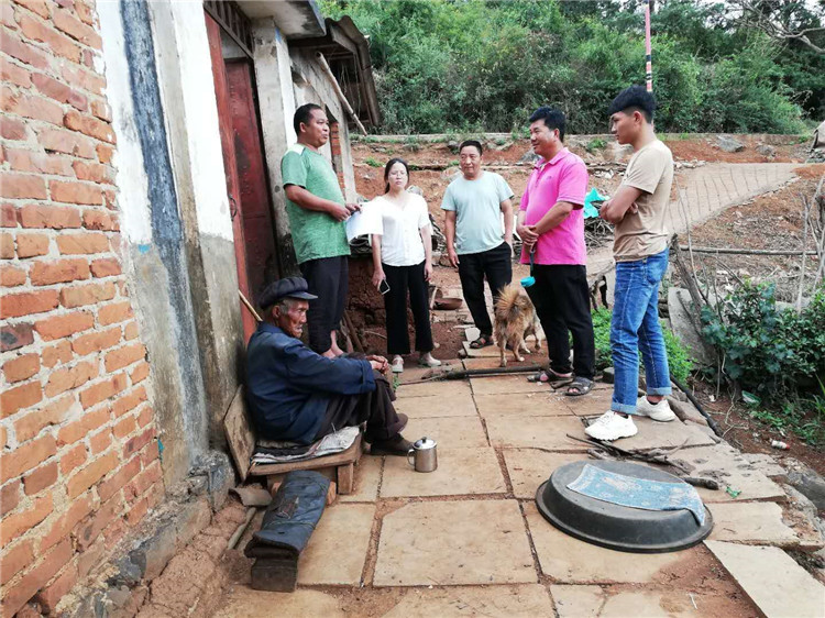 峨山脱贫人口_脱贫攻坚图片(3)