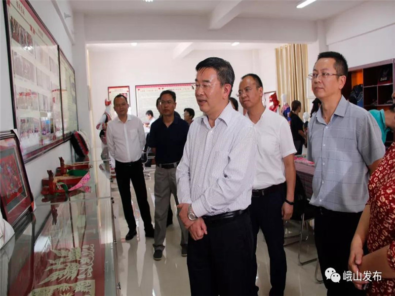 云南省委宣传部领导到峨山县调研基层文化馆站建设工作