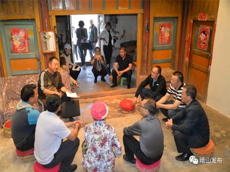峨山脱贫人口_脱贫攻坚图片(2)