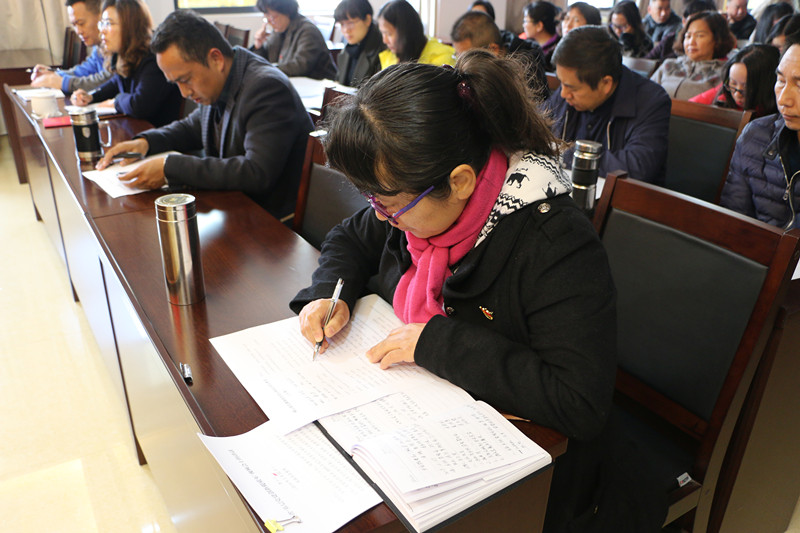 峨山人社局组织开展扫黑除恶知识培训及考试