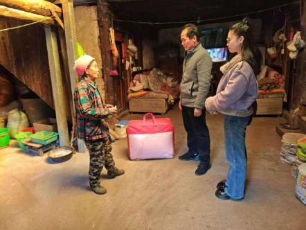 峨山县卫健局暖心慰问计划生育特殊家庭.jpg 峨山县卫健局暖心慰问计划生育特殊家庭.jpg