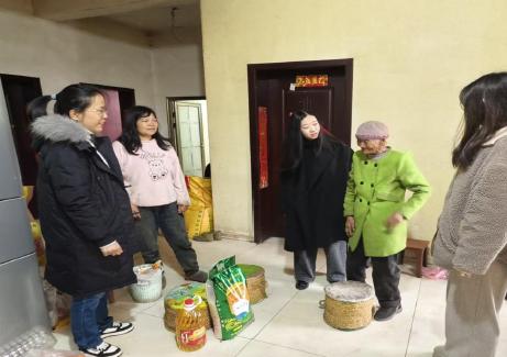 慰问计划生育特殊家庭.jpg 慰问计划生育特殊家庭.jpg