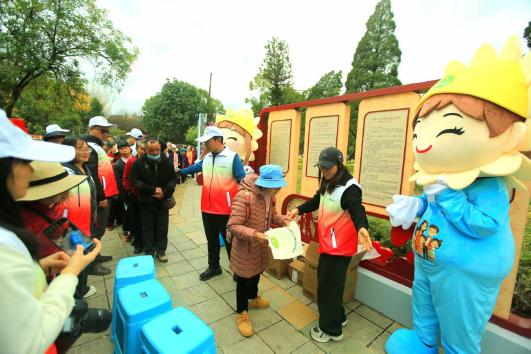 峨山县计生协积极参与玉溪市新型婚育文化宣传活动.jpg 峨山县计生协积极参与玉溪市新型婚育文化宣传活动.jpg