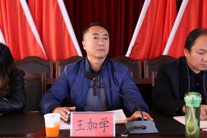 甸中镇召开脱贫攻坚工作协调推进会