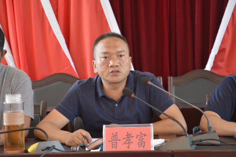甸中镇召开创建全省"最具影响力烟区"移栽现场会