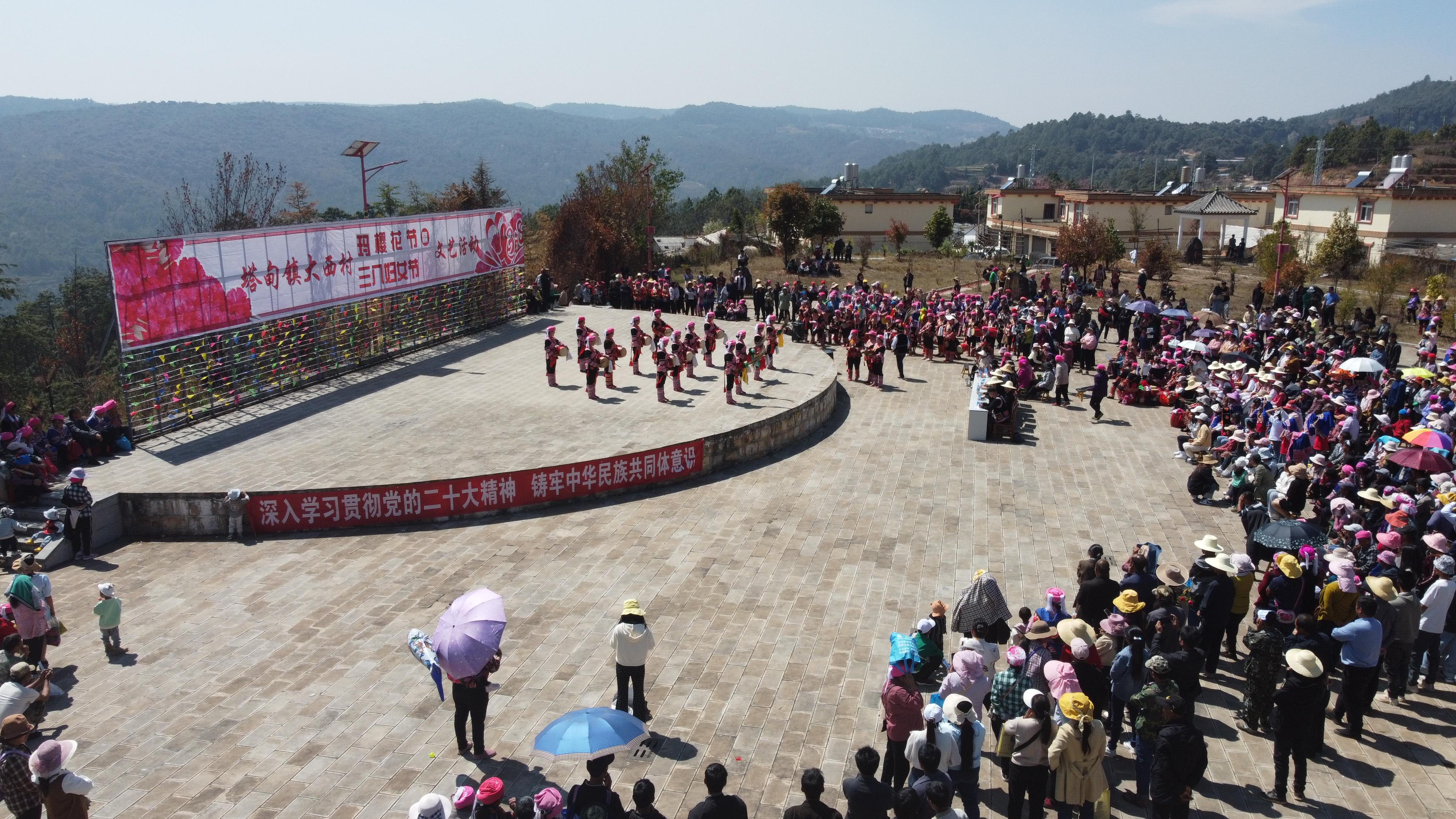 玛缨花节山苏人的浪漫情诗