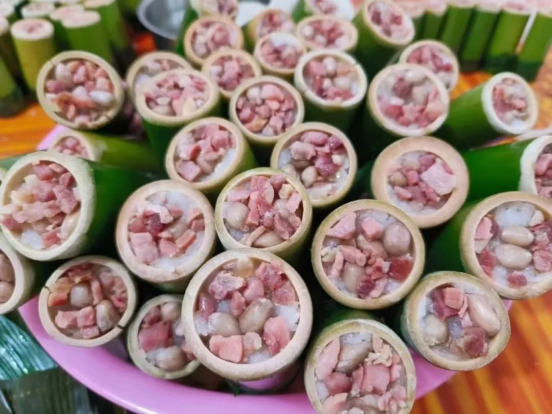 峨山>乡镇街道>双江街道>工作动态>"竹筒饭"是彝家山寨的一道特色美食