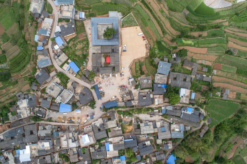 甸中镇栖木墀村是峨山县民族团结进步示范村寨建设的一个缩影,栖木墀