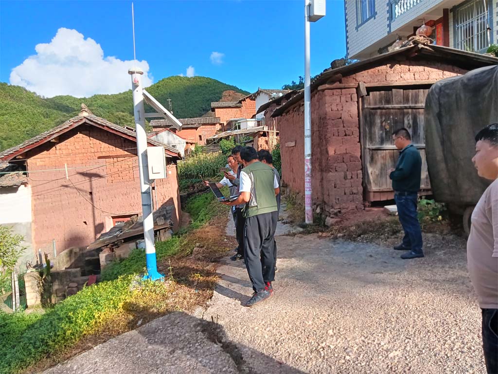 县自然资源局群专结合地质灾害监测预警项目完成初步验收工作.jpg
