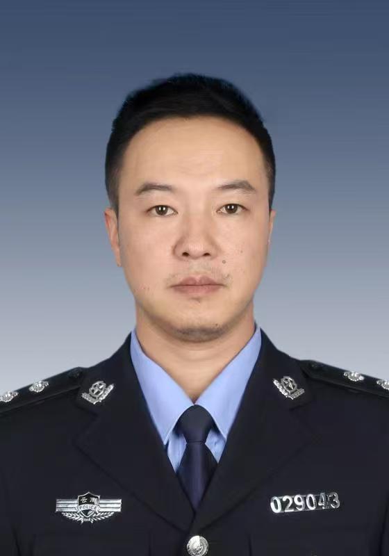周华.jpg
